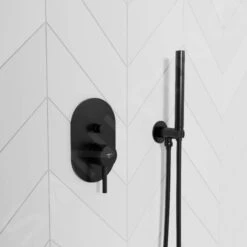 Steinberg 100 - Conjunto De Cabezal De Ducha, Soporte Y Manguera, Negro Mate 100 1670 S -Baño Suministros Tienda 5b1aeefc03e076a0c303cb1f